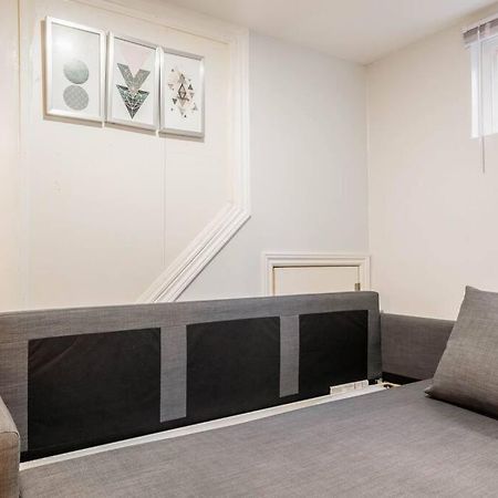 Cozy Nest Basement Unit Apartment Hamilton Exterior foto