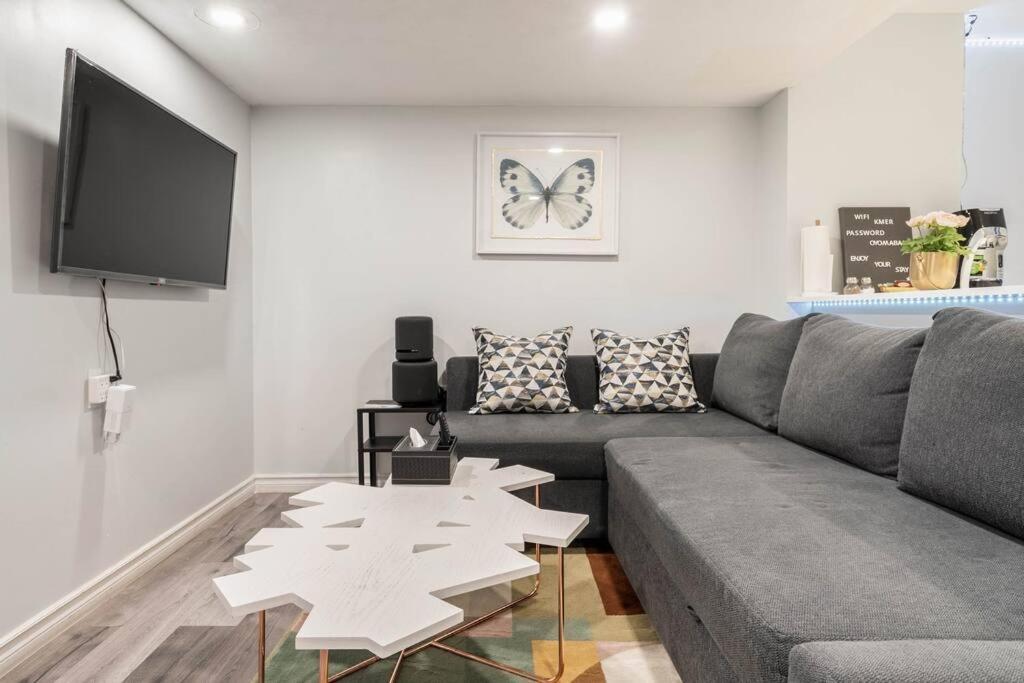 Cozy Nest Basement Unit Apartment Hamilton Exterior foto