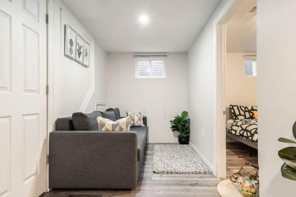 Cozy Nest Basement Unit Apartment Hamilton Exterior foto
