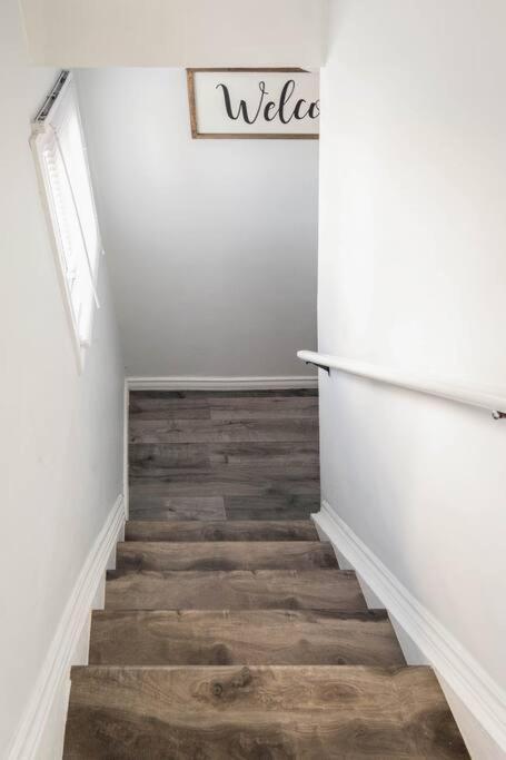 Cozy Nest Basement Unit Apartment Hamilton Exterior foto