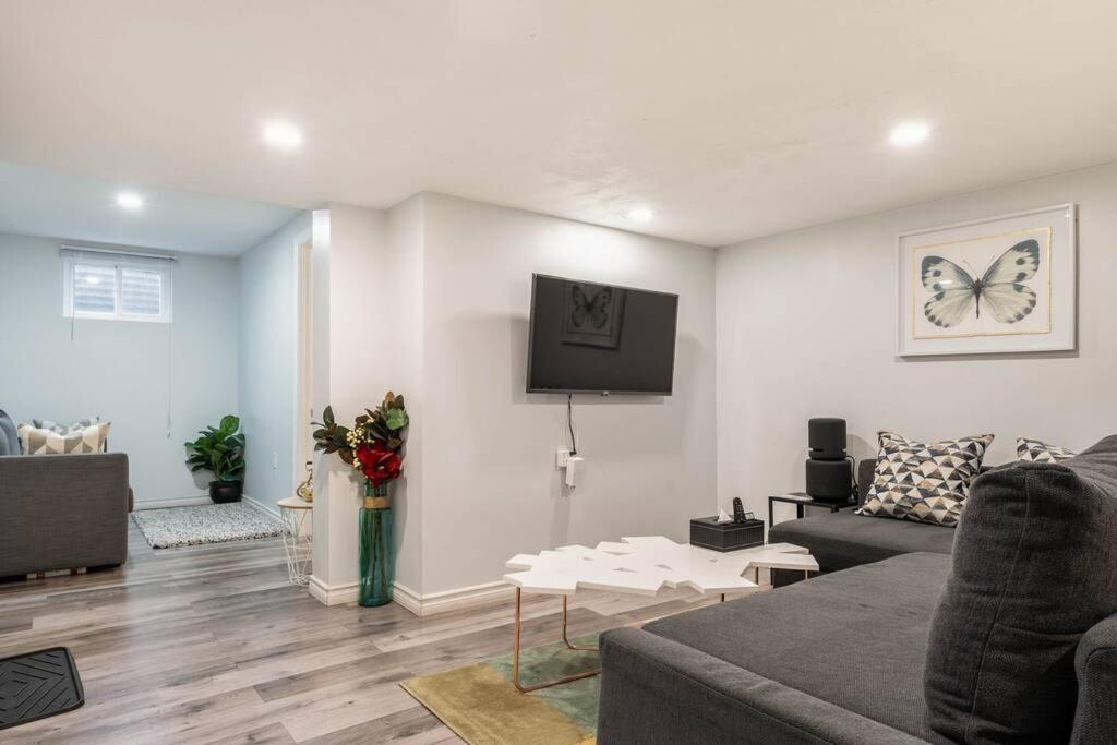 Cozy Nest Basement Unit Apartment Hamilton Exterior foto