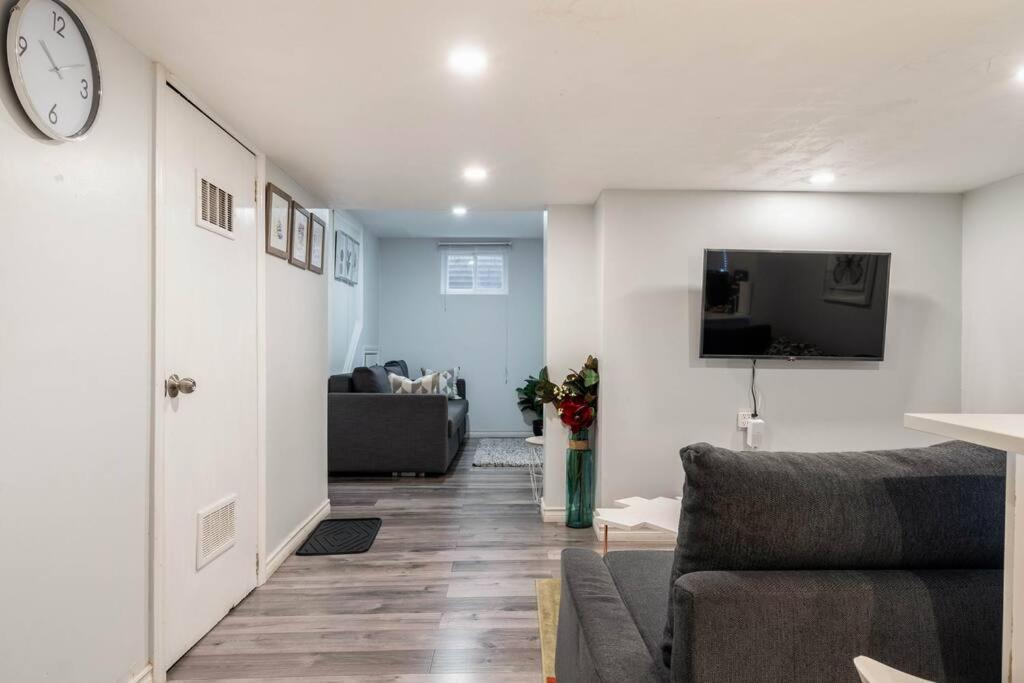 Cozy Nest Basement Unit Apartment Hamilton Exterior foto