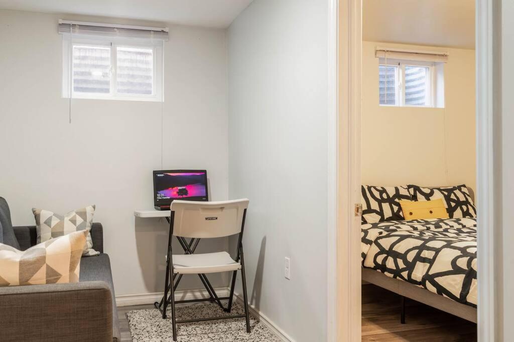 Cozy Nest Basement Unit Apartment Hamilton Exterior foto