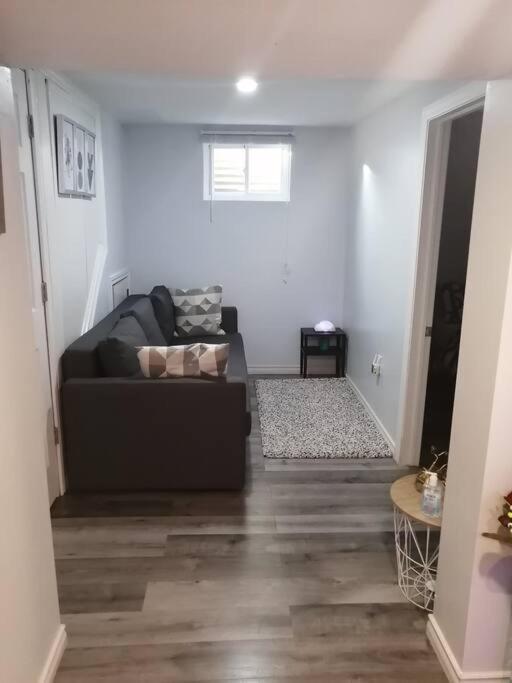 Cozy Nest Basement Unit Apartment Hamilton Exterior foto