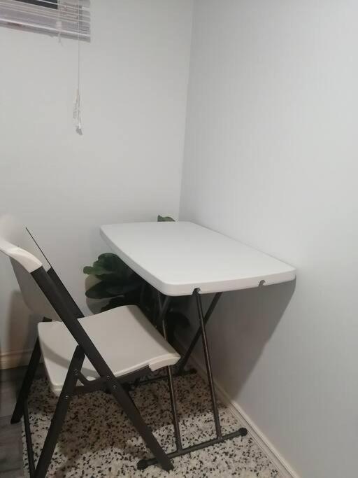 Cozy Nest Basement Unit Apartment Hamilton Exterior foto