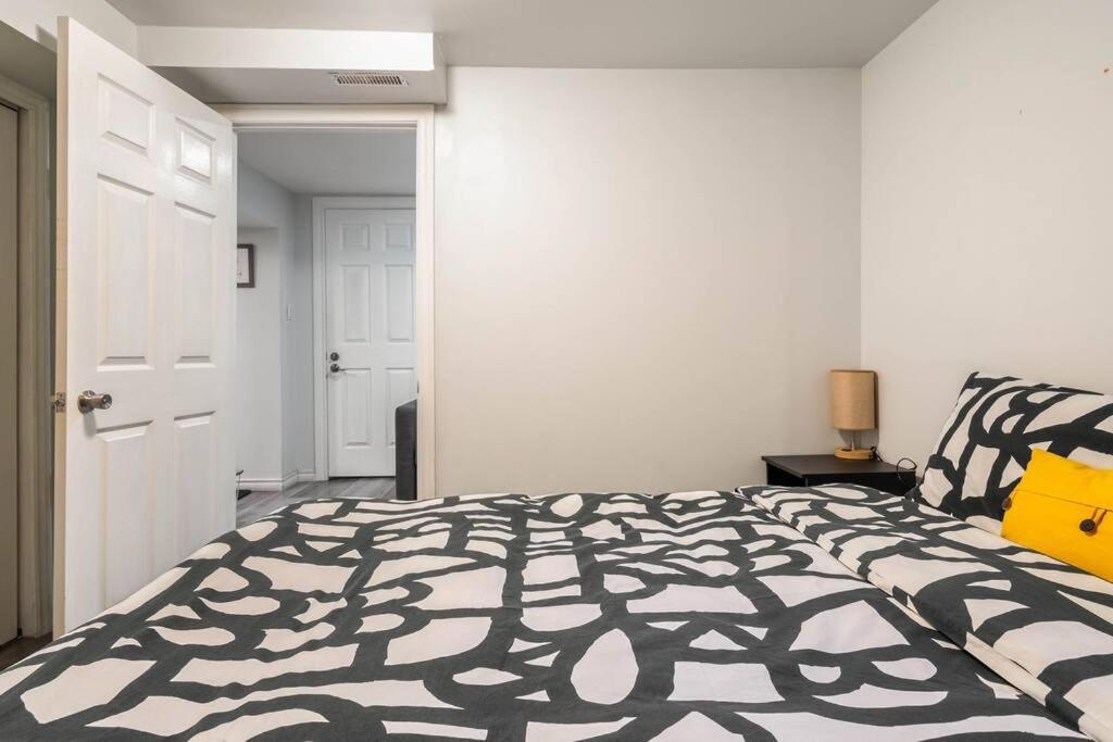Cozy Nest Basement Unit Apartment Hamilton Exterior foto