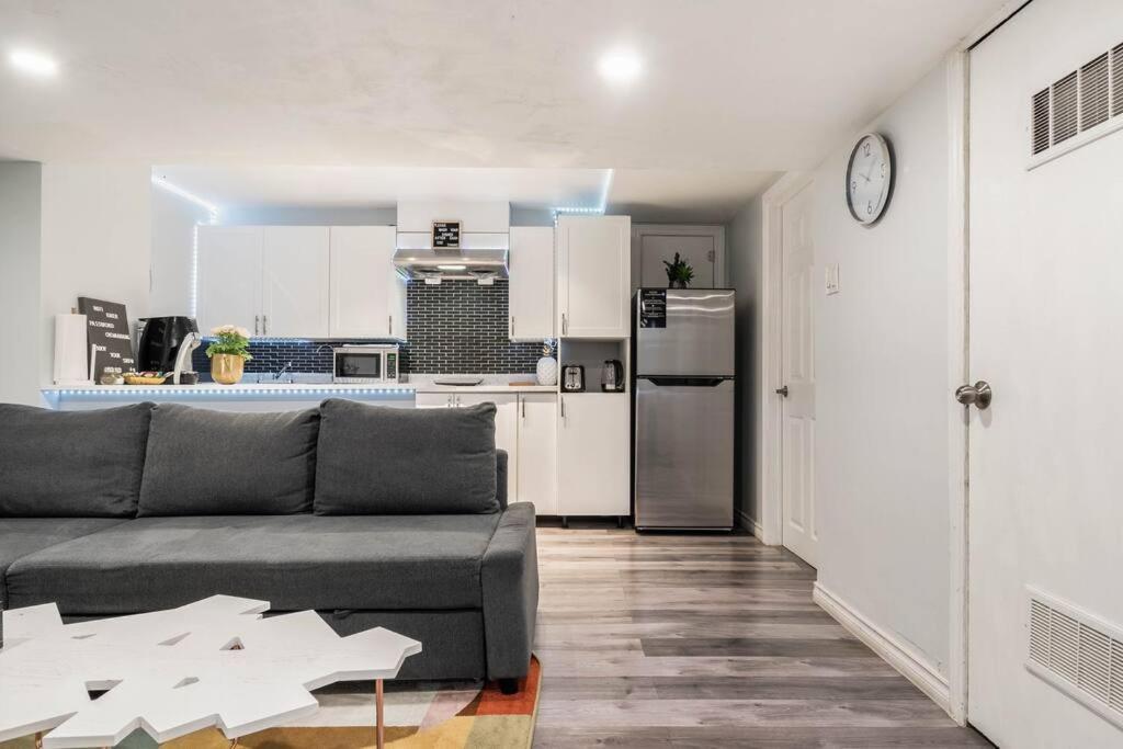 Cozy Nest Basement Unit Apartment Hamilton Exterior foto