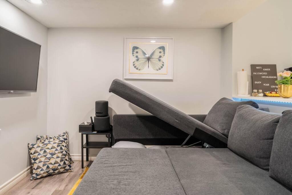 Cozy Nest Basement Unit Apartment Hamilton Exterior foto